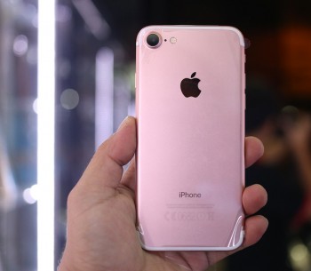 iPhone 7 vàng hồng giá dưới 15 triệu đồng vẫn ế khách