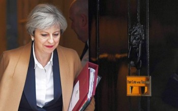 Đàm phán Brexit: Chính phủ Anh chấp nhận nhượng bộ hoặc bị hạ bệ