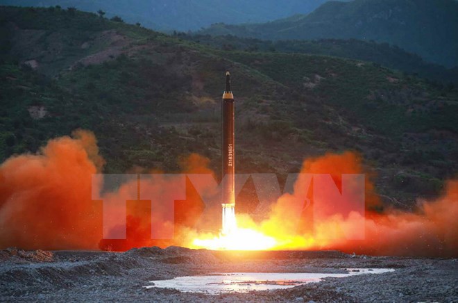 Tổng thống Mỹ-Hàn Quốc điện đàm khẩn sau khi Triều Tiên phóng tên lửa