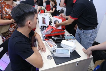 iPhone XS và XR chính hãng bắt đầu bán ở Việt Nam
