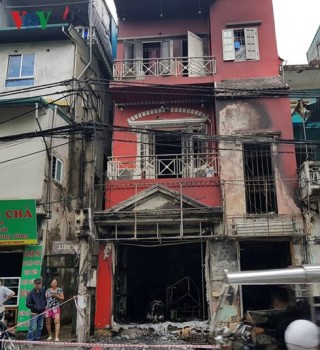 Cháy quán cà phê khiến 2 người bị bỏng nặng ở Hà Nội