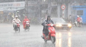 Thời tiết hôm nay: Nhiều vùng trên cả nước có mưa to và dông lốc