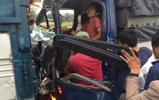 Hy hữu tài xế bị đâm 2 lần liên tiếp trên cao tốc Hà Nội - Thái Nguyên