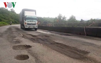 Quốc lộ 1A qua tỉnh Phú Yên hư hỏng nghiêm trọng