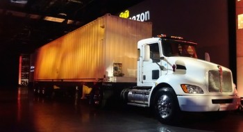 Amazon sử dụng xe container để... vận chuyển dữ liệu