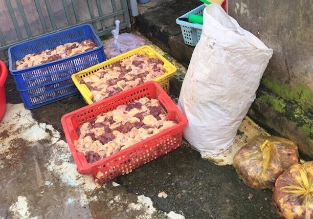Cần Thơ: Phát hiện và thu giữ 400 kg thịt gà tẩm ướp hàn the