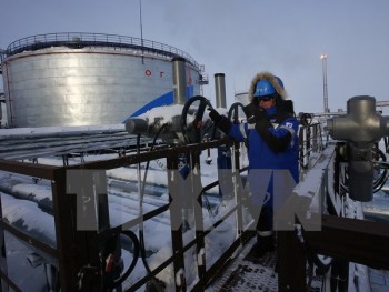 Giá dầu tăng mạnh sau thỏa thuận của các nước ngoài OPEC