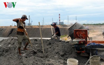Sản xuất vật liệu không nung từ tro, xỉ than của Nhiệt điện Vĩnh Tân