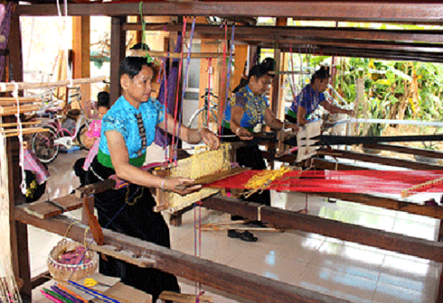 Gìn giữ nghề dệt thổ cẩm của người Thái ở Sơn La