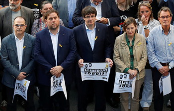 Tây Ban Nha trả tự do cho 6 quan chức Catalonia