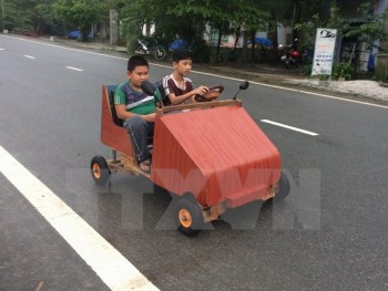 Thừa Thiên-Huế: Học sinh lớp 9 chế tạo xe ôtô chạy bằng điện
