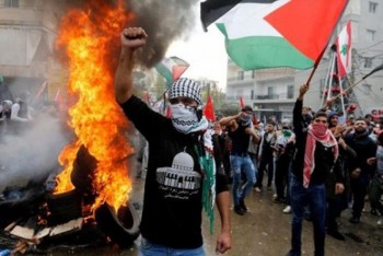 Biểu tình bạo động ngay trước Đại sứ quán Mỹ ở Lebanon về Jerusalem