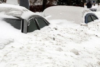Gió lớn, tuyết dày ảnh hưởng nghiêm trọng giao thông, đời sống châu Âu