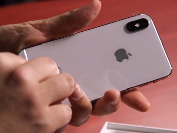 Thiếu hụt iPhone X: "Cú lừa" thế kỷ của Apple?