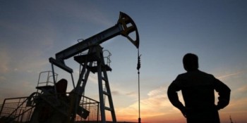 OPEC và Nga nhất trí cắt giảm sản lượng dầu bất chấp sức ép của Mỹ