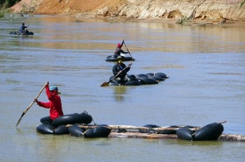 Tái diễn tình trạng vận chuyển gỗ lậu trên sông Đăk Bla của Kon Tum