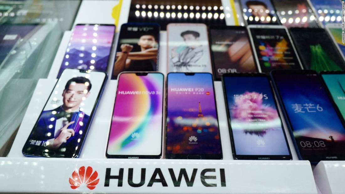Hàng trăm công ty Trung Quốc ép buộc nhân viên tẩy chay Apple, chuyển sang dùng Huawei