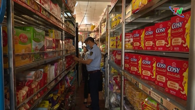 Kiểm tra công tác đảm bảo an toàn thực phẩm tại huyện Phú Bình