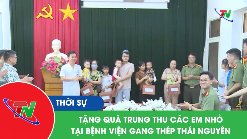 Tặng quà trung thu các em nhỏ tại bệnh viện Gang Thép Thái Nguyên