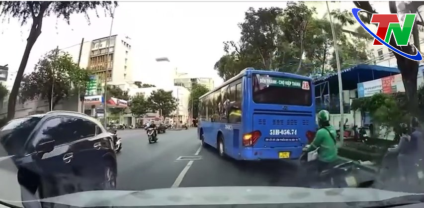 Xử lý tài xế xe buýt vượt ẩu gây “bão” mạng xã hội