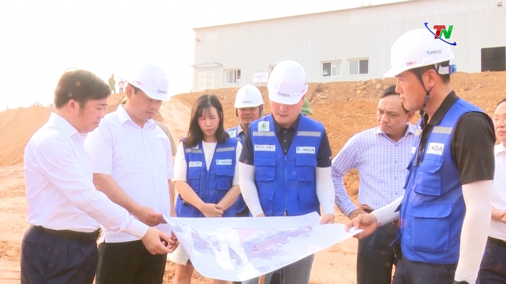 Chairman of the Provincial People's Committee inspects progress of Glory golf course project