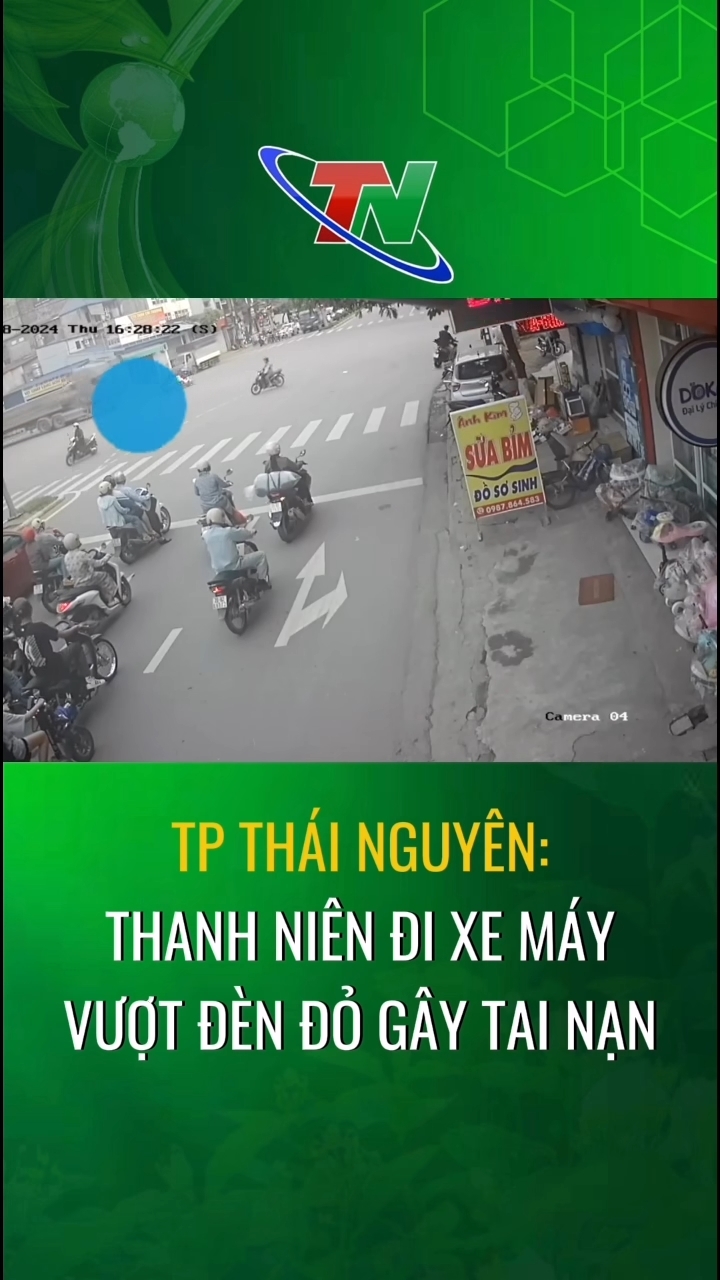 TP Thái Nguyên: Thanh niên đi xe máy vượt đèn đỏ gây tai nạn