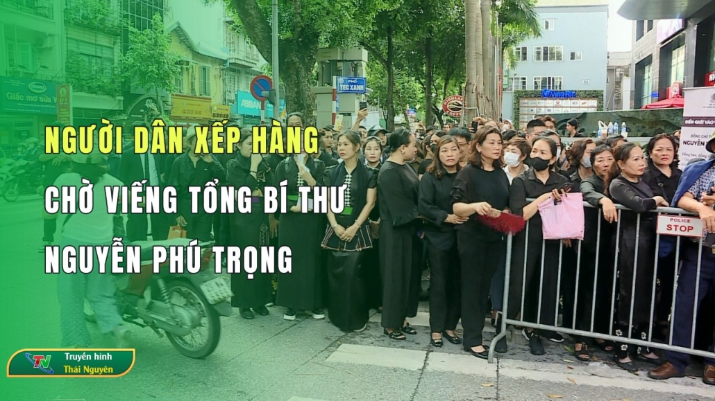 Người dân xếp hàng chờ viếng Tổng Bí thư Nguyễn Phú Trọng