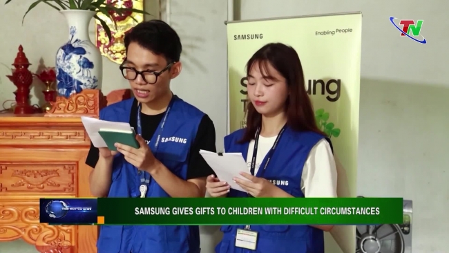 Samsung gives gifts to children with difficult circumstances