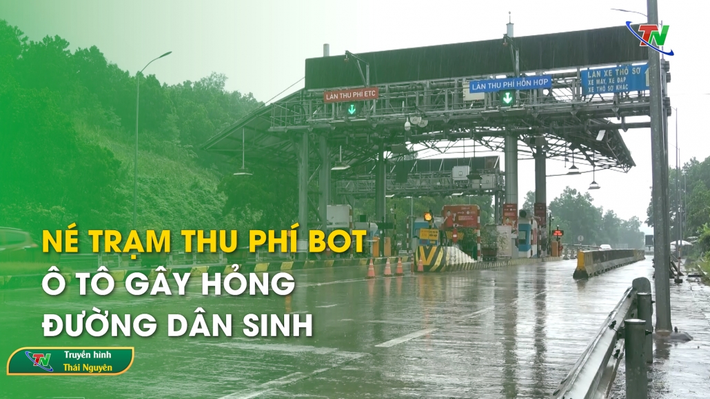 Né trạm thu phí BOT, ô tô gây hỏng đường dân sinh