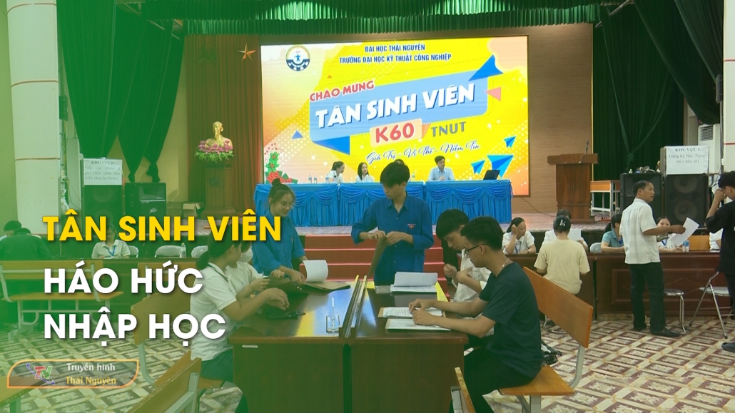 Tân sinh viên háo hức nhập học