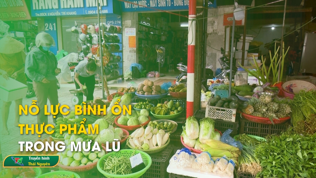 Nỗ lực bình ổn thực phẩm trong mưa lũ