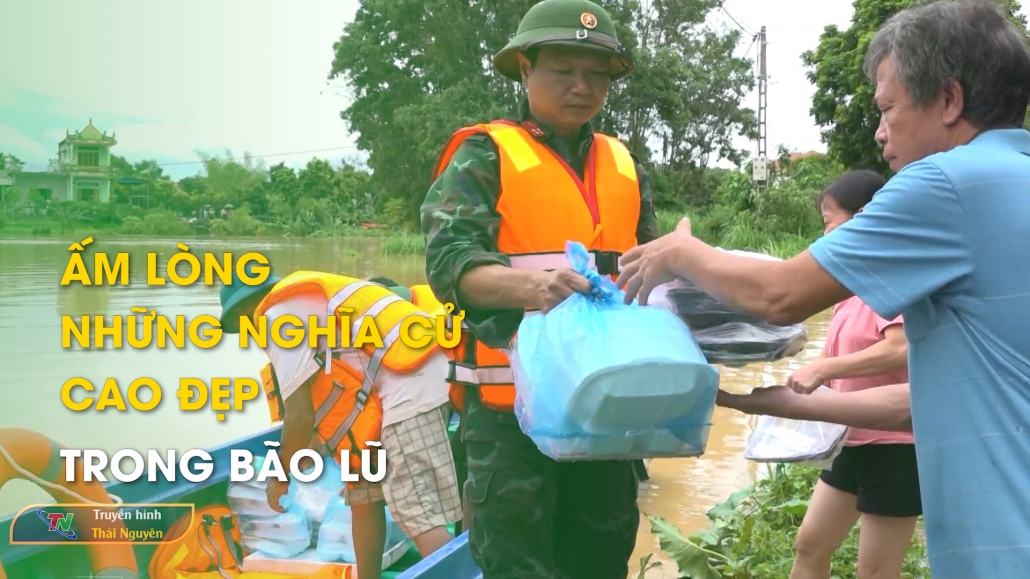 Ấm lòng những nghĩa cử cao đẹp trong bão lũ