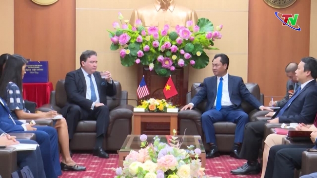 US Embassy delegation works in Thai Nguyen province