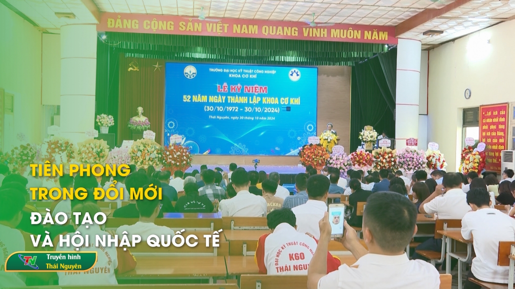 Tiên phong trong đổi mới đào tạo và hội nhập quốc tế