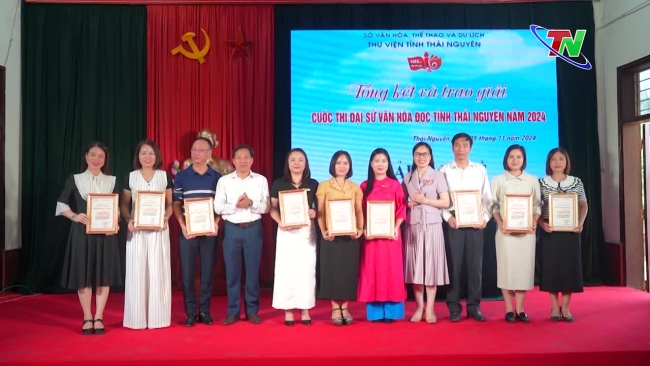 Awarding the 2024 Thai Nguyen Province Reading Culture Ambassador Contest