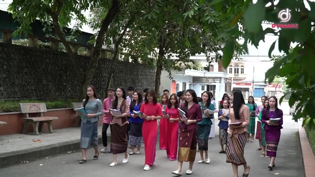 太原省老挝学生前往国家 - Lưu học sinh Lào tại Thái Nguyên hướng về đất nước