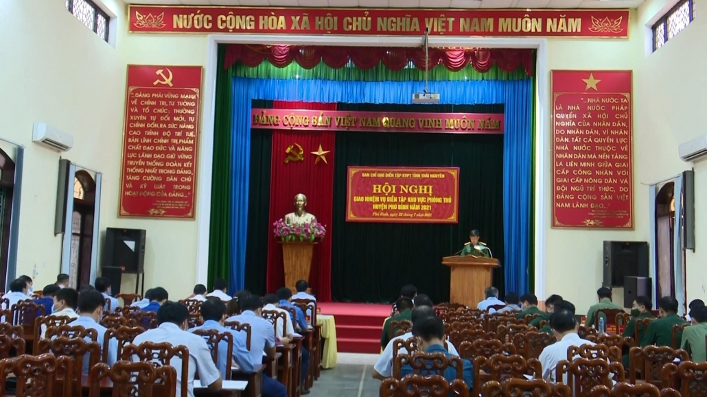 Giao nhiệm vụ diễn tập khu vực phòng thủ huyện Phú Bình năm 2021
