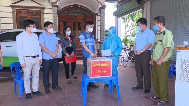 Kiểm tra, động viên các chốt kiểm dịch tại Phú Bình