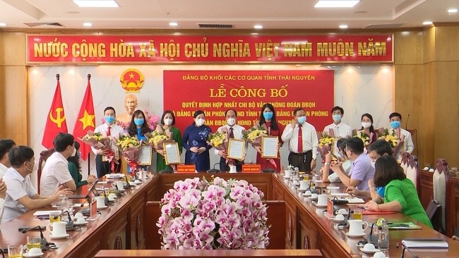Hợp nhất chi bộ Văn phòng Đoàn ĐBQH và Đảng bộ Văn phòng HĐND tỉnh Thái Nguyên